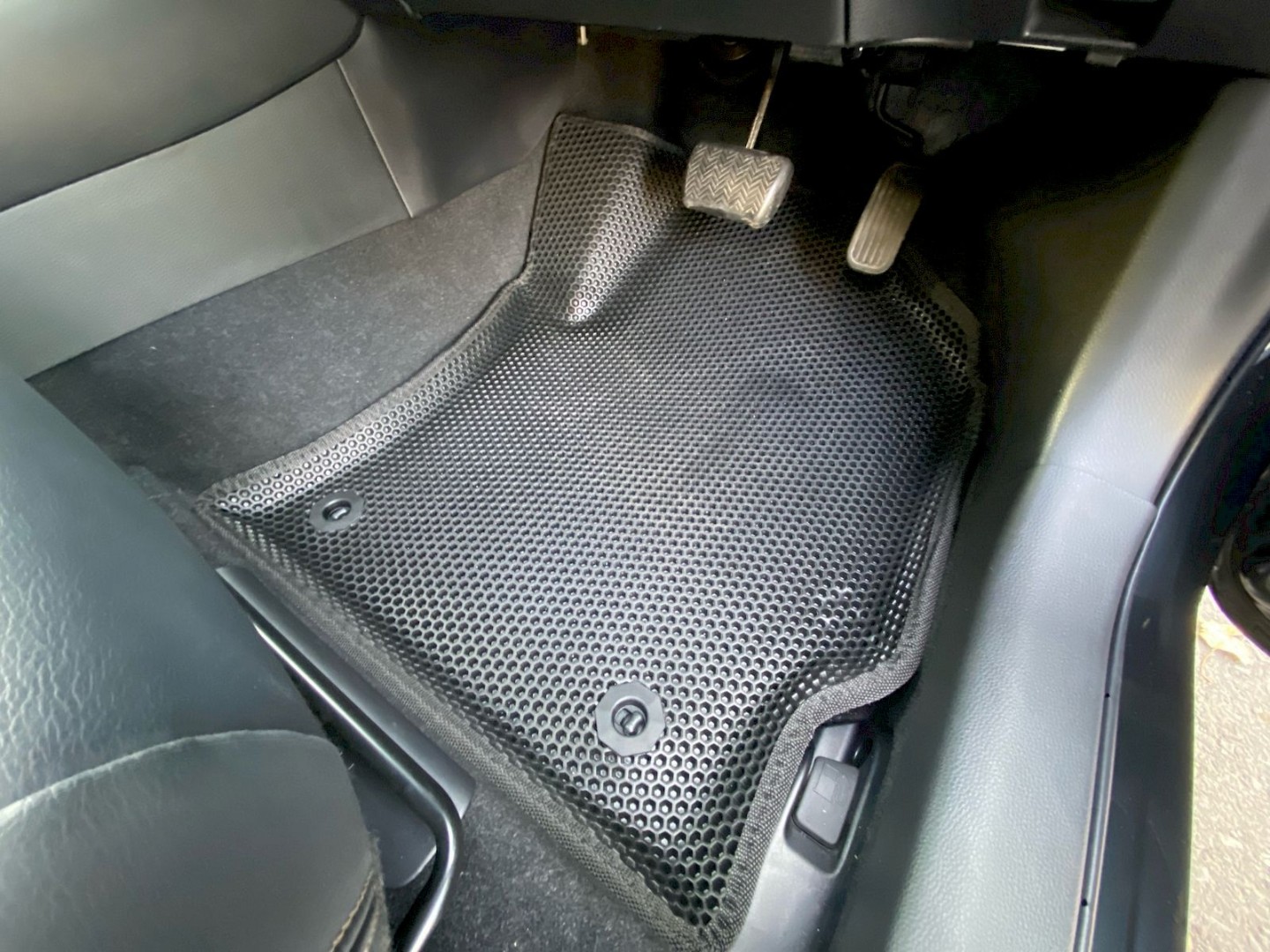EVA автоковрики для Toyota Corolla XII (E210) Touring 2019-2022 Правый руль — iR6AxD8enH8 resized