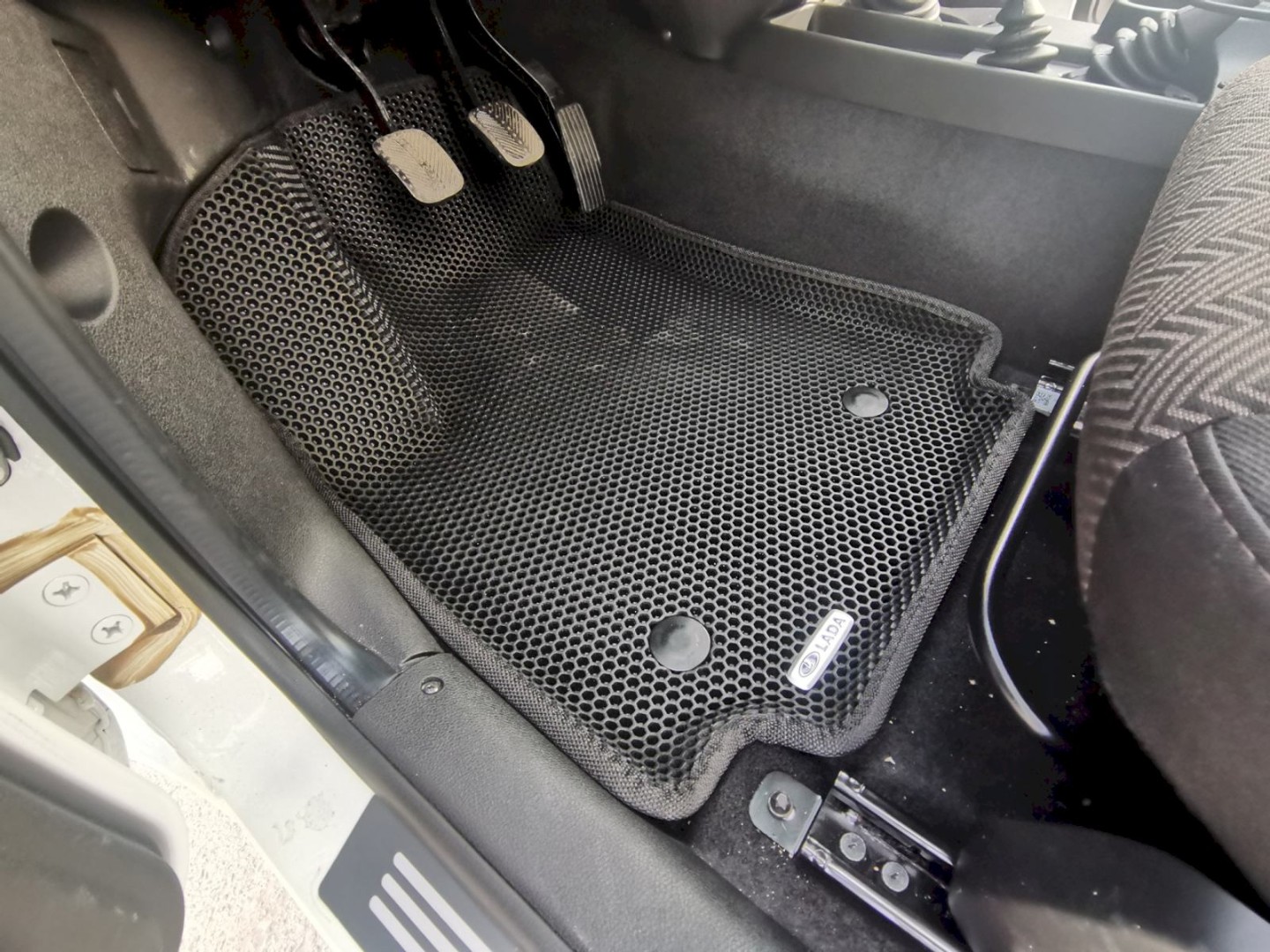 EVA автоковрики для Lada NIVA LEGEND 2023-2024 (3 двери) рестайлинг с ворсовым полом — 9q0VeM0zDtA resized